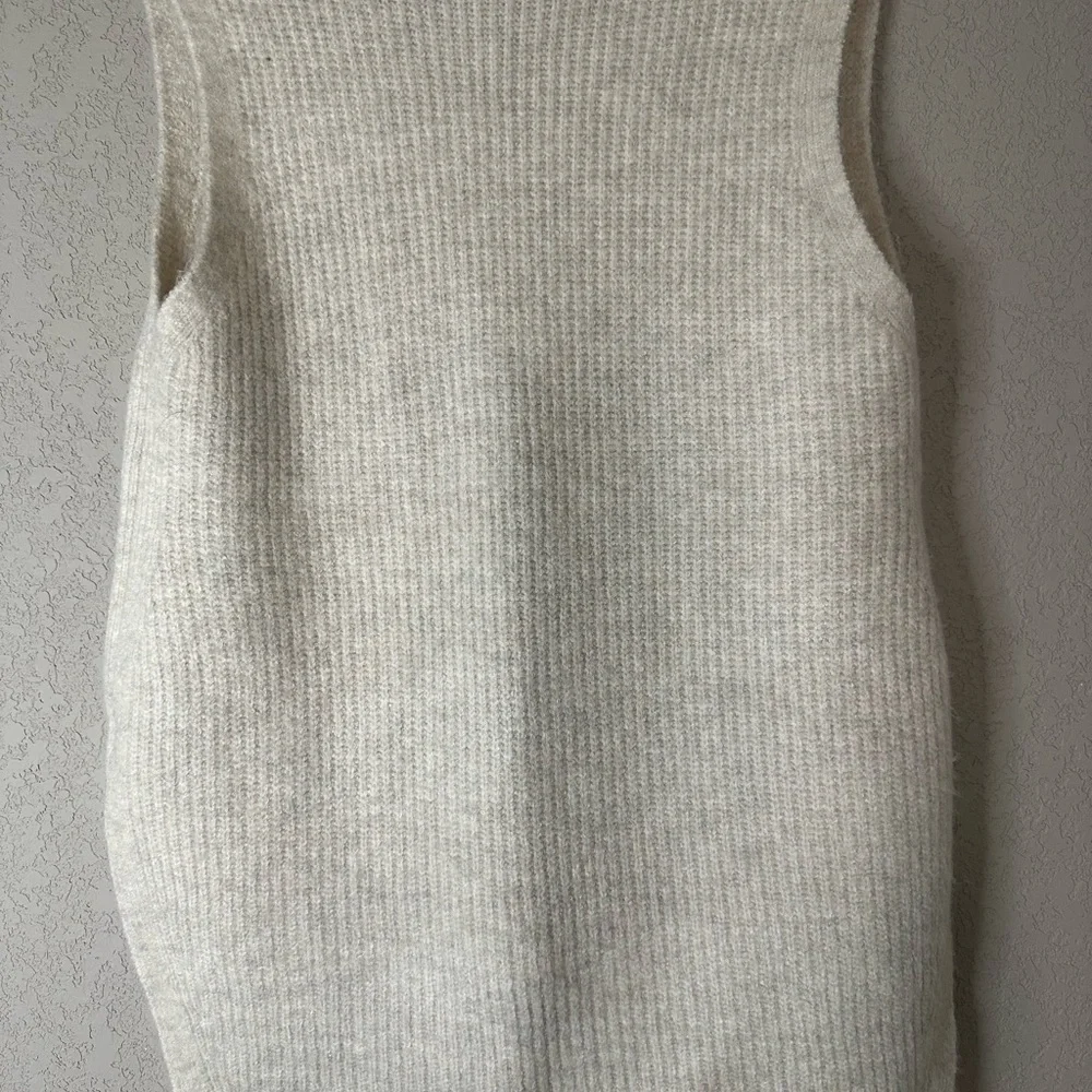 Vince Camuto Women’s Sweater Vest Size XS - Picture 3 of 8